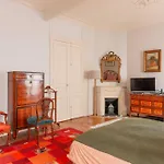 Provencal Charm In The Heart Of Paris