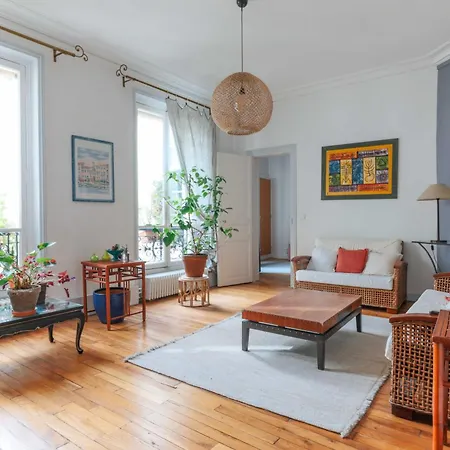 Provencal Charm In The Heart Of Apartment Paris