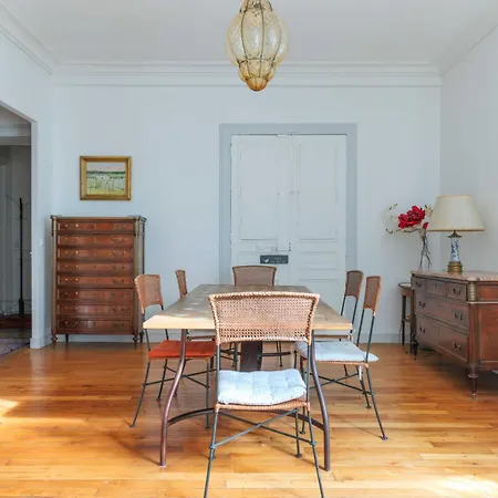 Provencal Charm In The Heart Of Paris